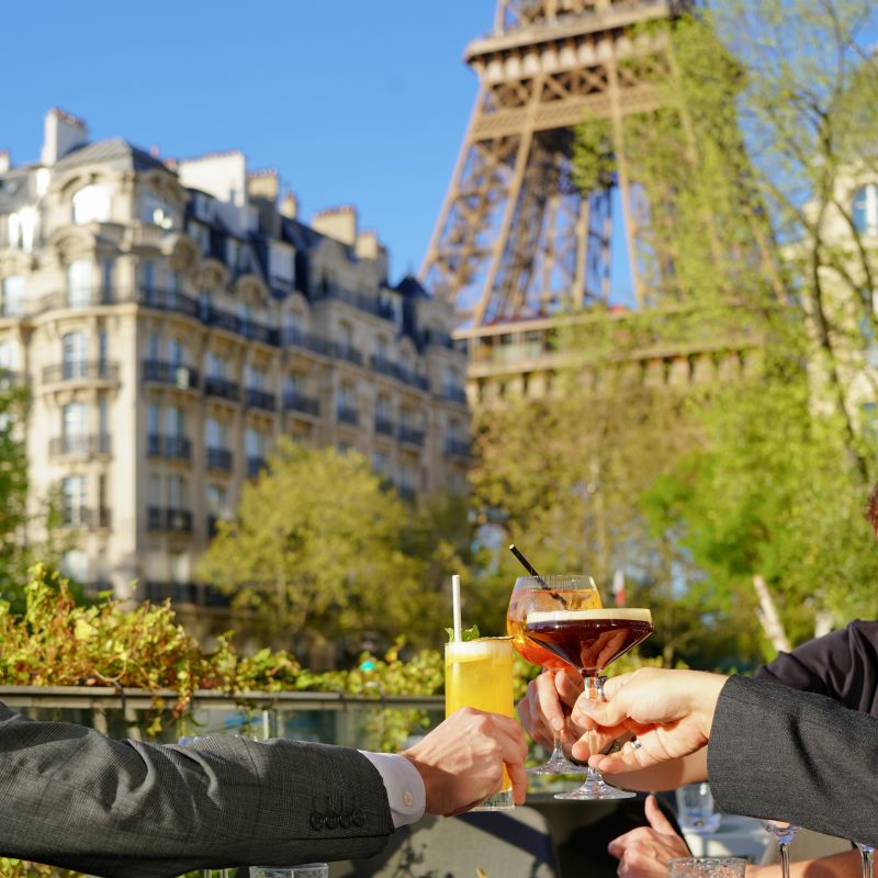 Lounge, cocktails & terrace