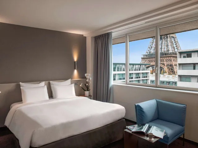 Suite bedroom
