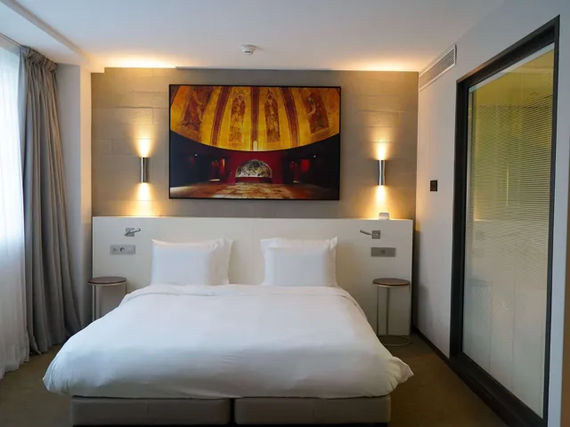 Suite bedroom
